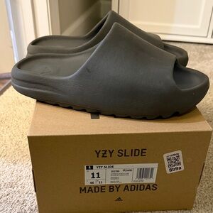 Adidas YZY Slide in Charcoal